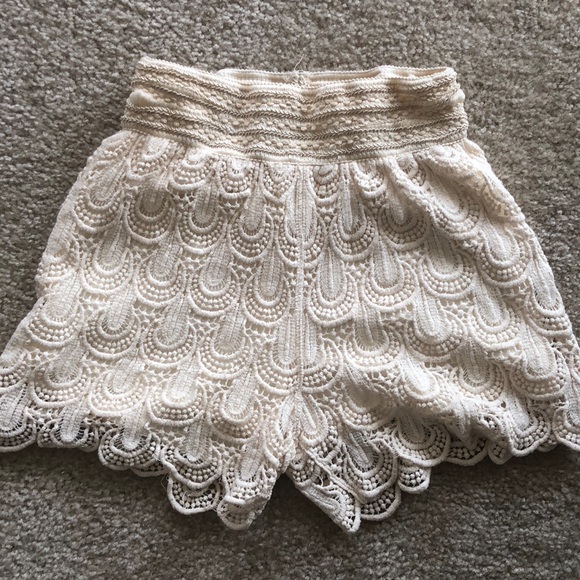 Cream/ white lace shorts - Picture 1 of 1